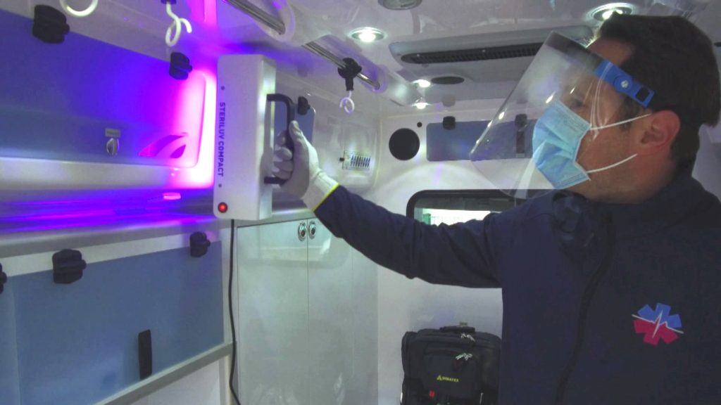 SterilUV Compact - Désinfection UV de toutes les surfaces intérieures d'une ambulance.